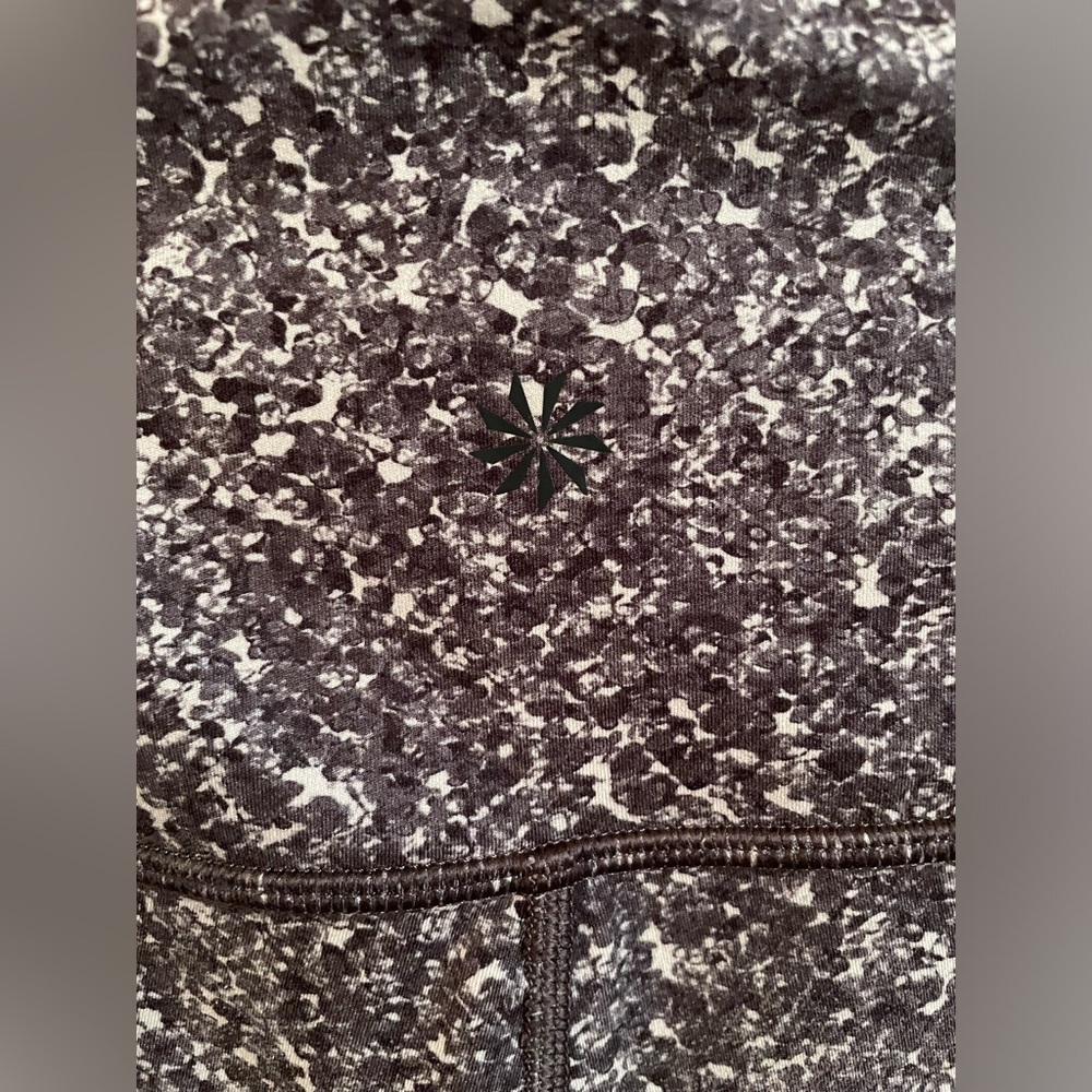 Athleta Salutation Pebble Beach Tight Leggings Small - Picture 4 of 5